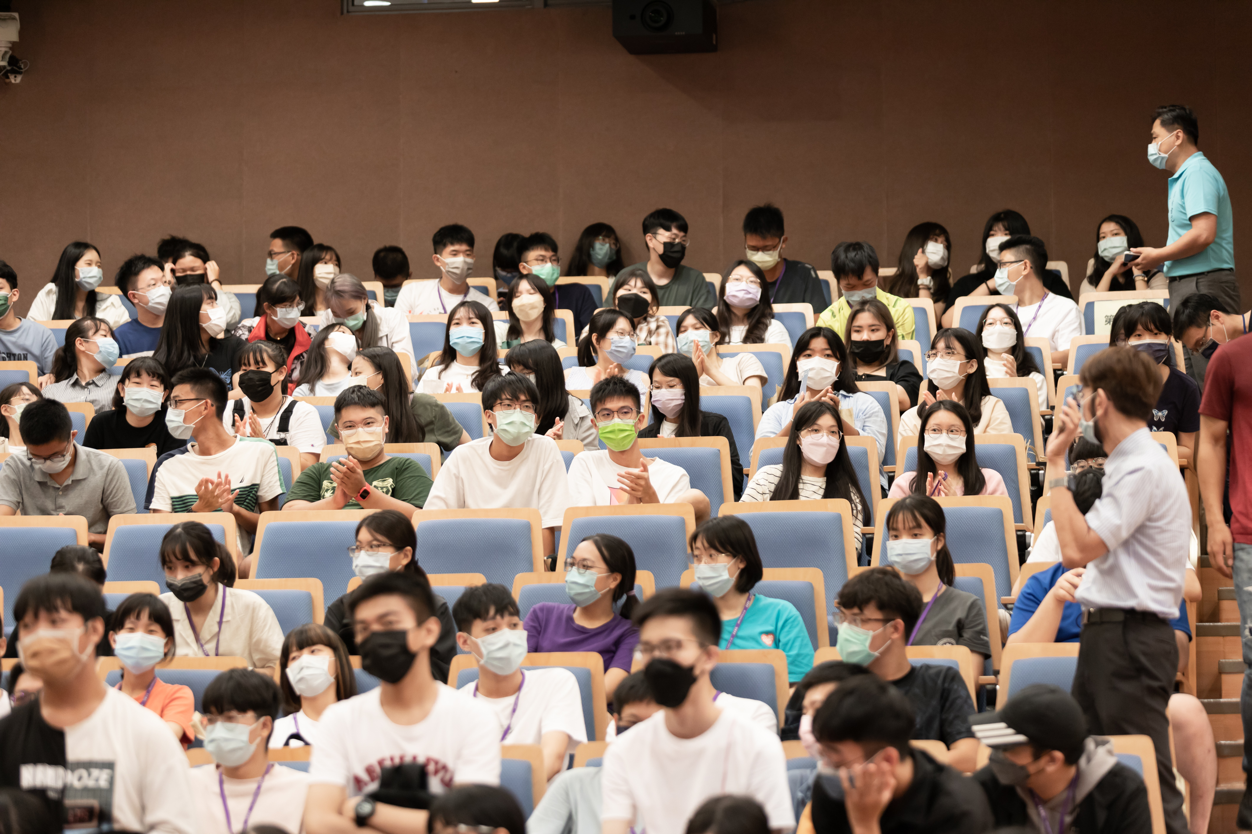 書院導師協助各院生準備闖關事宜